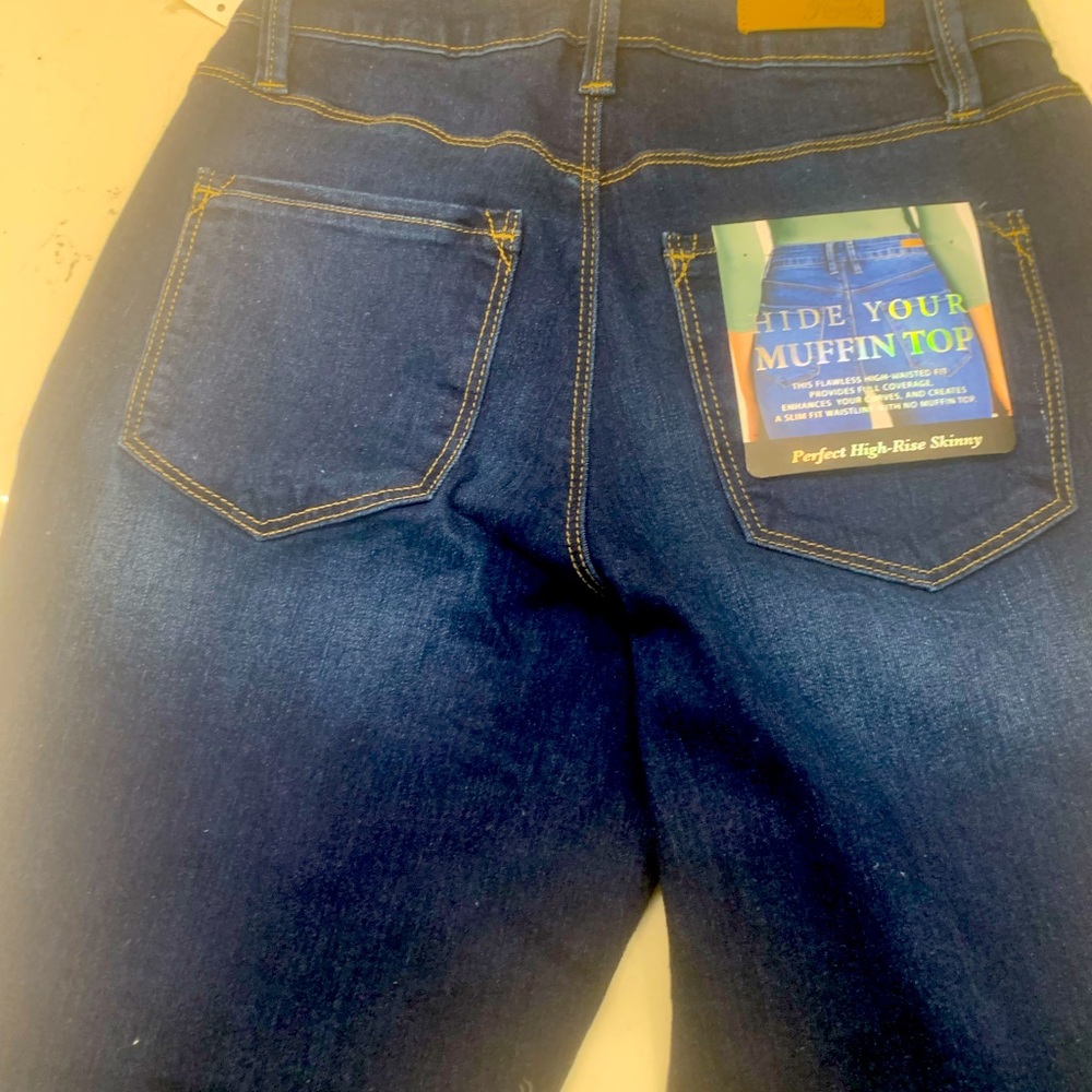 Brand New high rise skinny jeans, with slim fit waistline